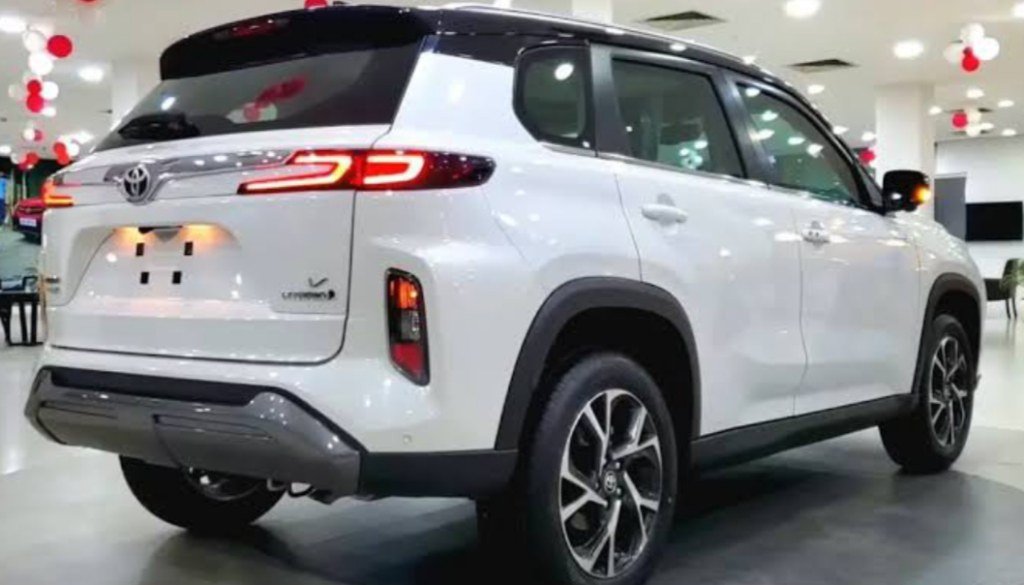 Toyota Mini Fortuner Price in India, Colors, Mileage, Features, Specs and Competitors